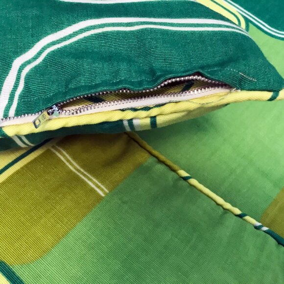 Vintage 70s Op Art Bedspread with Pillow Shams: Green Yellow Mod Bed Cover - Picture 8 of 9